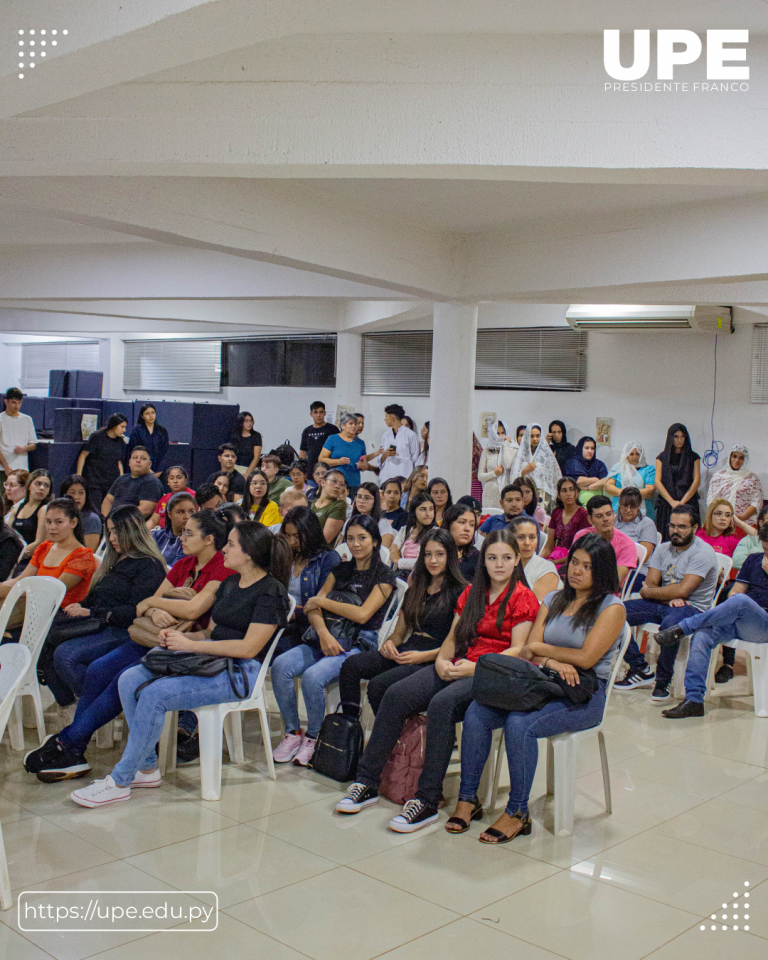 Estudiantes dan la Bienvenida a la Semana Santa con el Viacrucis